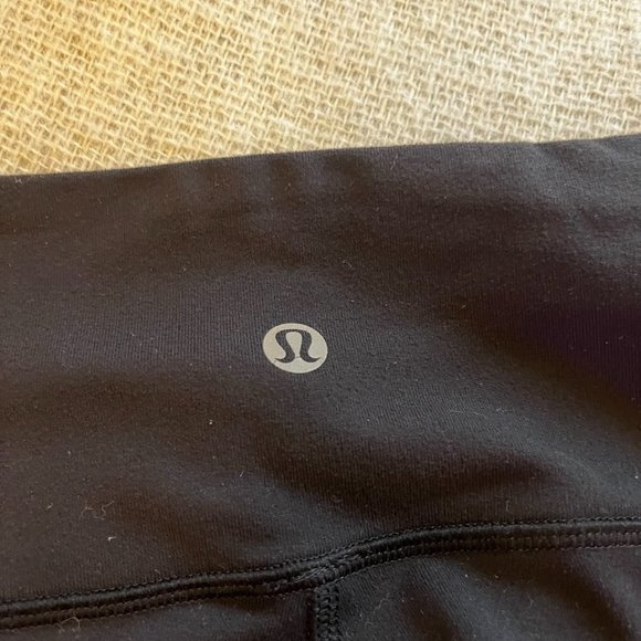 Lululemon Black Cropped Leggings Size 6 - Picture 4 of 5